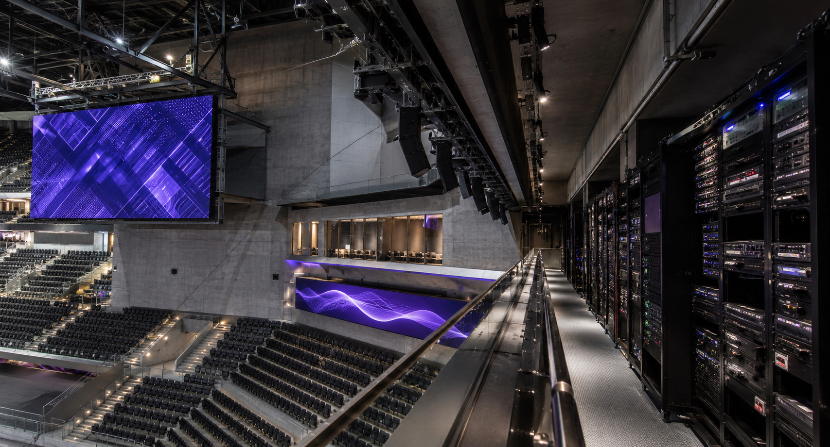 Technische Infrastruktur einer modernen Venue mit integrierter Medien-, Audio- und Systemtechnik